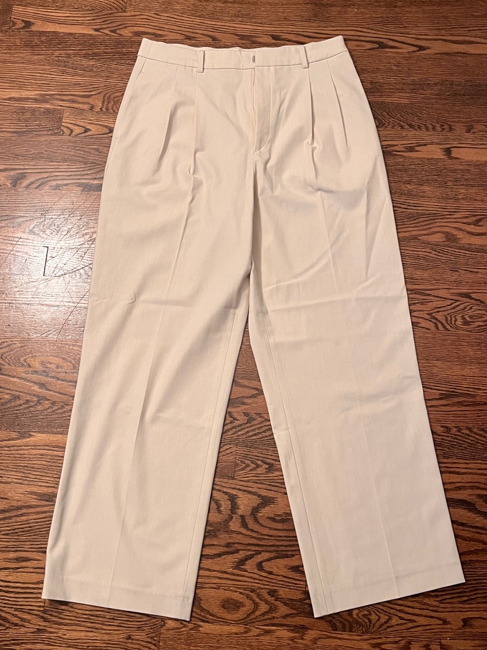 White/Cream Pleated Uniqlo Pants 🤍